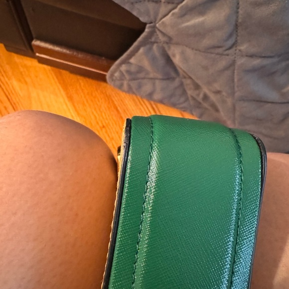 Marc Jacobs Stylish Cream and Black Crossbody Bag - Picture 14 of 14